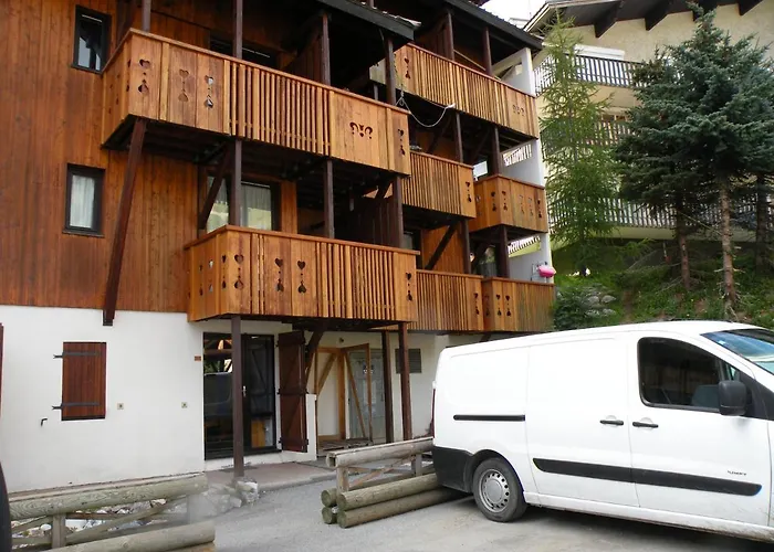 Au Coeur De La Station Apartment