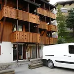 Au Coeur De La Station Apartment