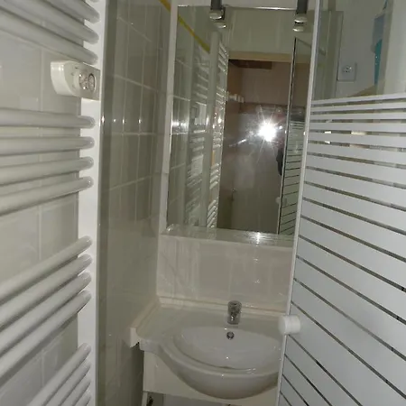 Au Coeur De La Station Apartment *
