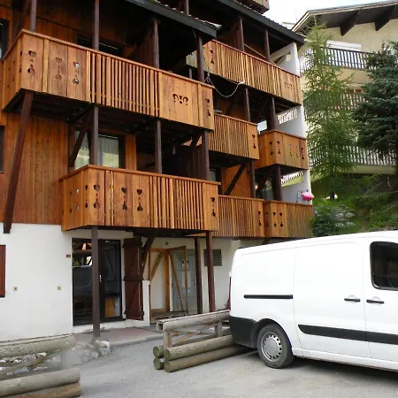 Au Coeur De La Station Apartment